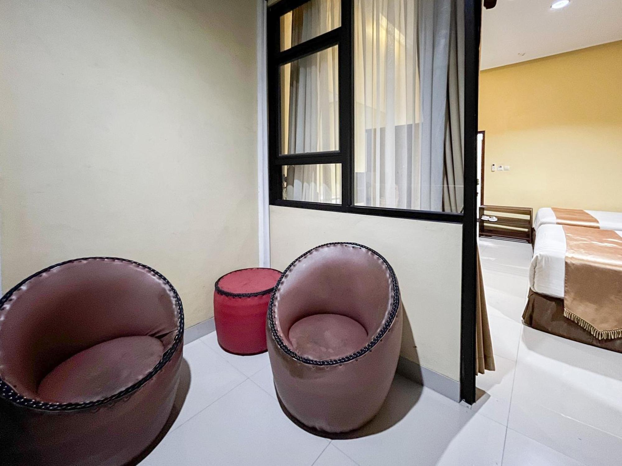 Kartika Hotel Syariah Pacitan Mitra Reddoorz 外观 照片