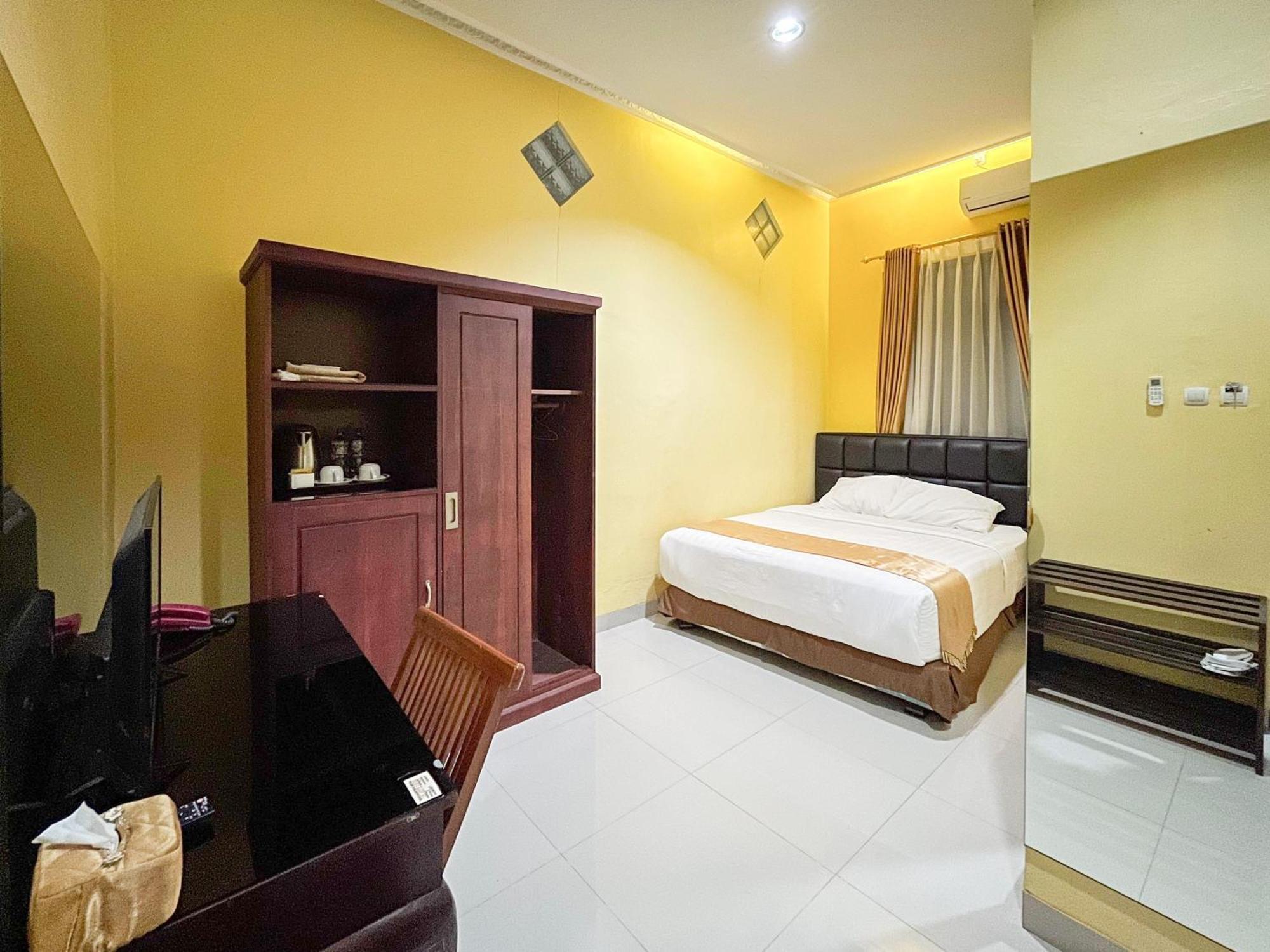 Kartika Hotel Syariah Pacitan Mitra Reddoorz 外观 照片