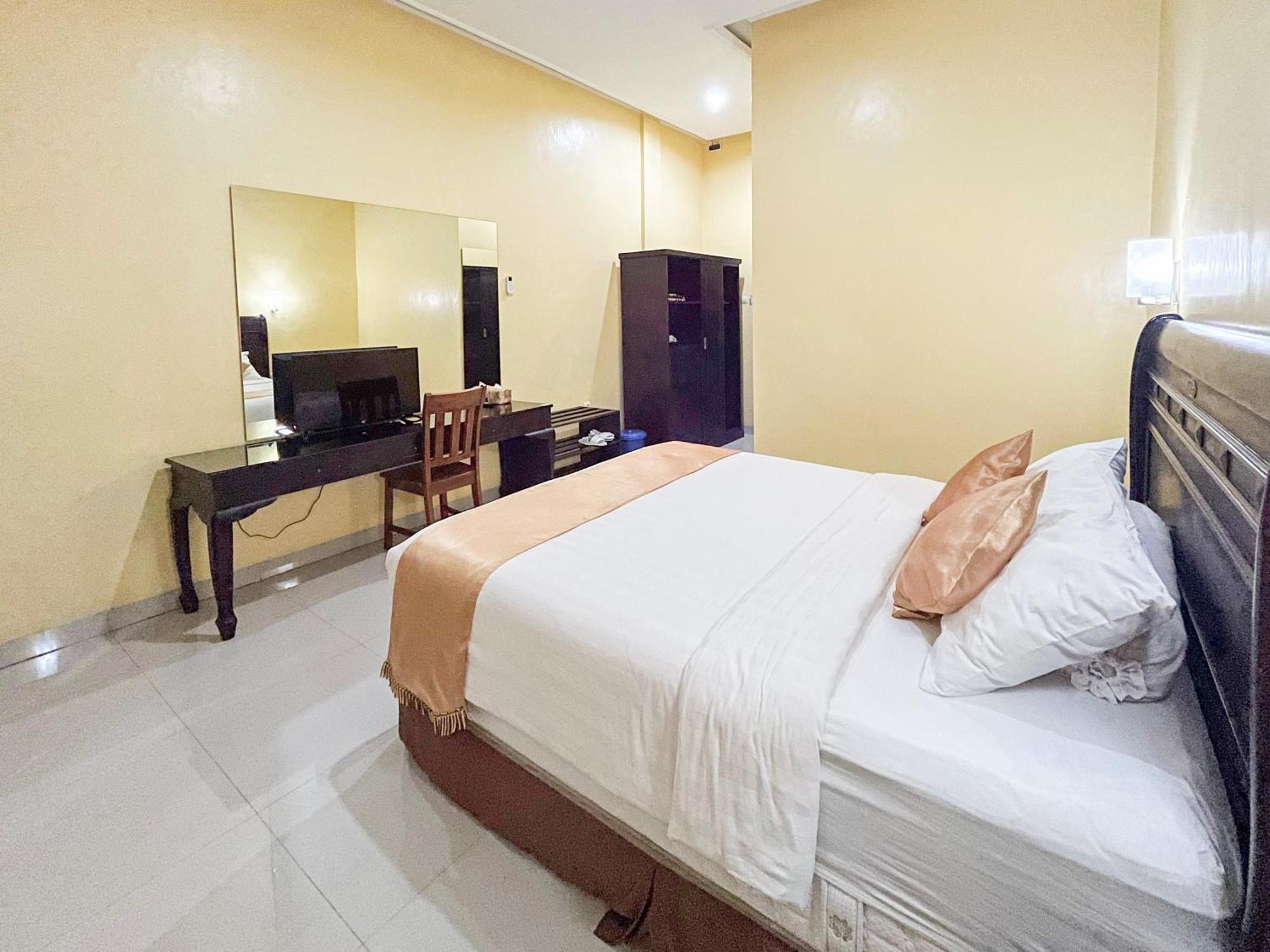 Kartika Hotel Syariah Pacitan Mitra Reddoorz 外观 照片