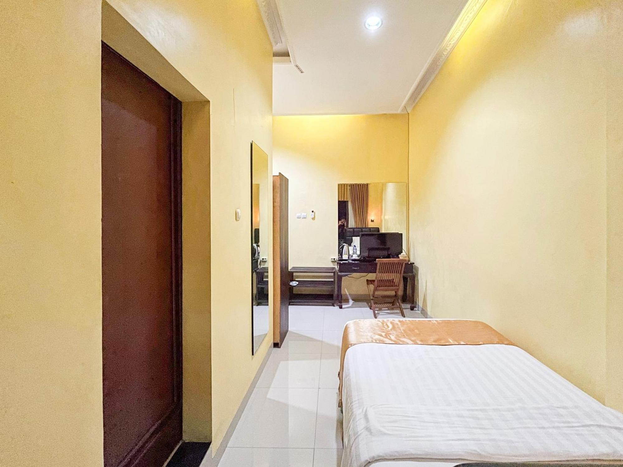 Kartika Hotel Syariah Pacitan Mitra Reddoorz 外观 照片