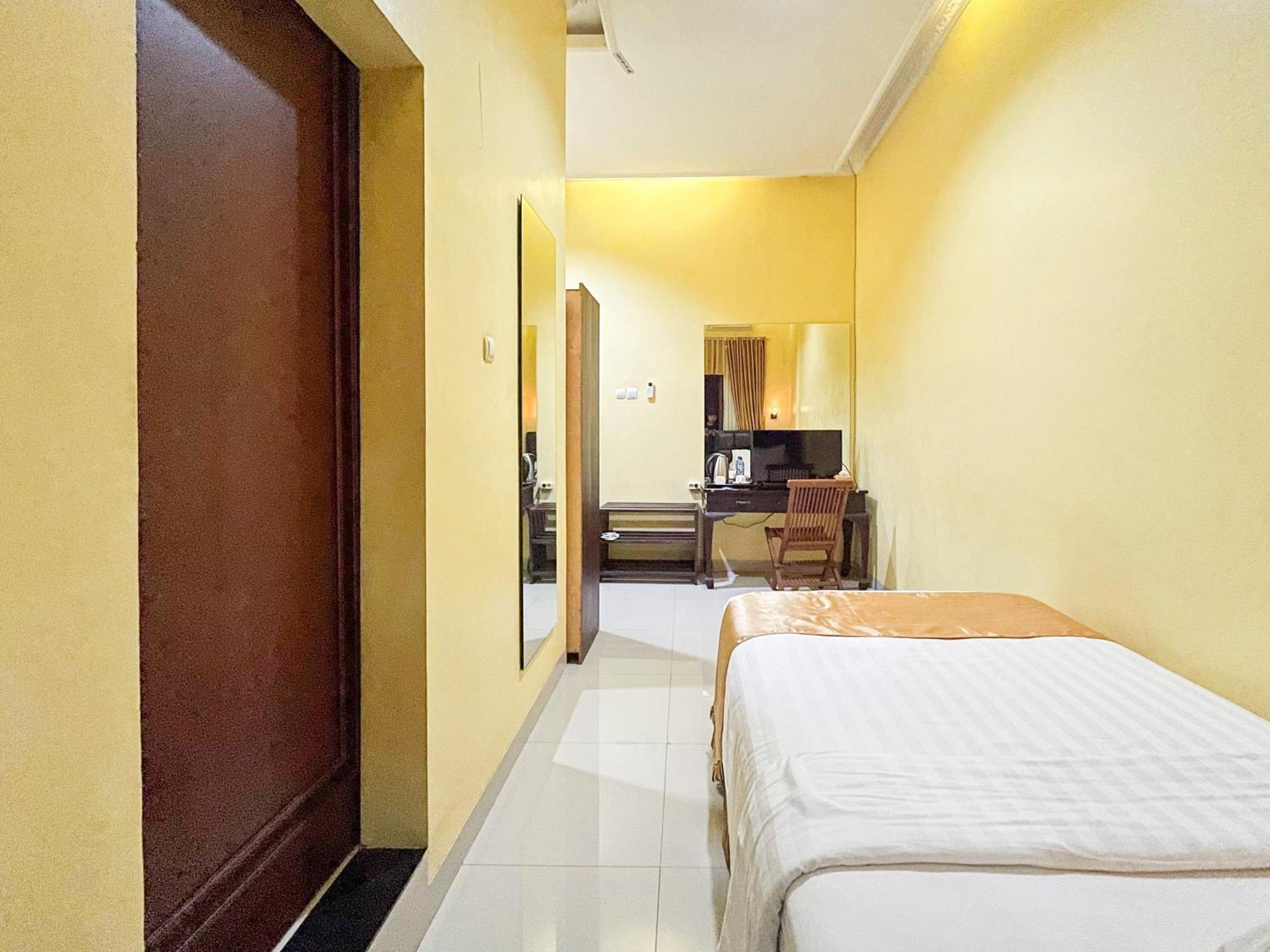 Kartika Hotel Syariah Pacitan Mitra Reddoorz 外观 照片
