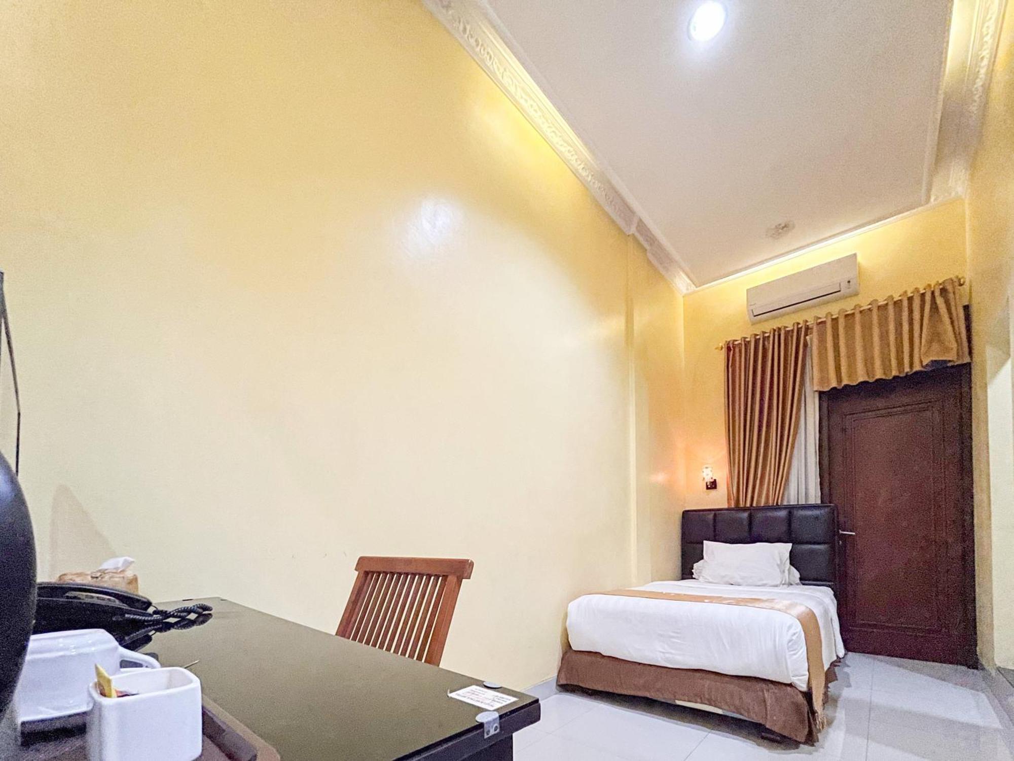Kartika Hotel Syariah Pacitan Mitra Reddoorz 外观 照片