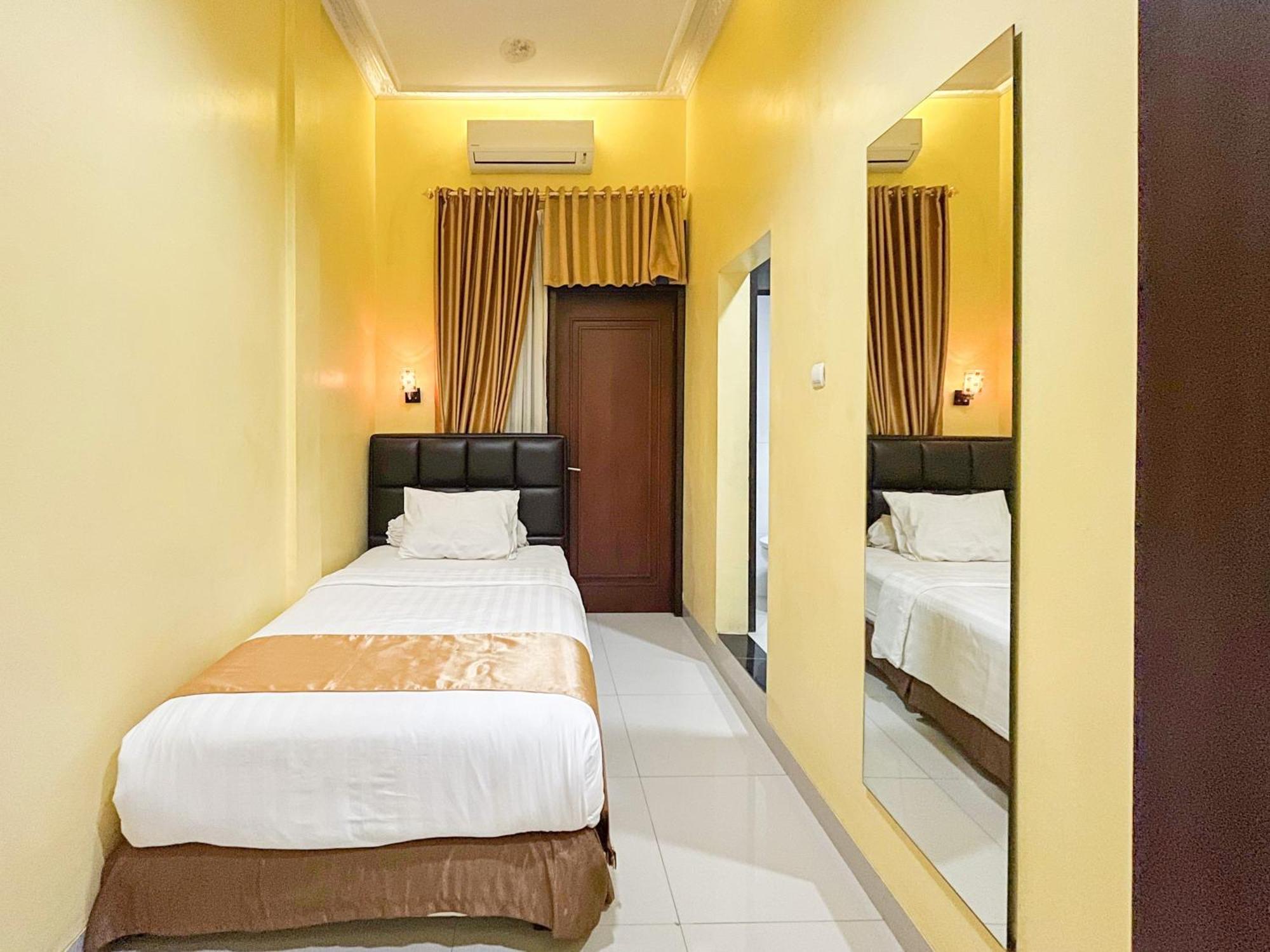 Kartika Hotel Syariah Pacitan Mitra Reddoorz 外观 照片